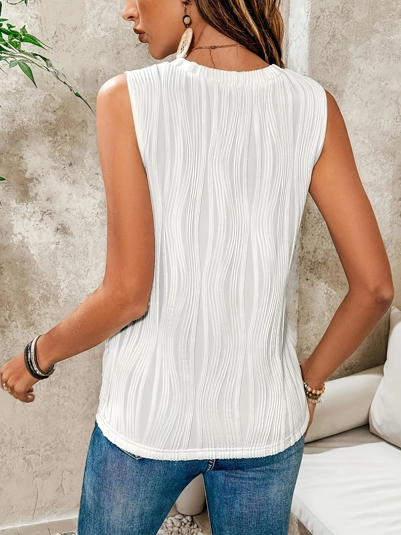 2025 Plus Size Fashion Pick! White V - Neck Sleeveless Ribbed Top (Plus Size). Simple V - Neck Design, Sleeveless for Freshness. - Image 2