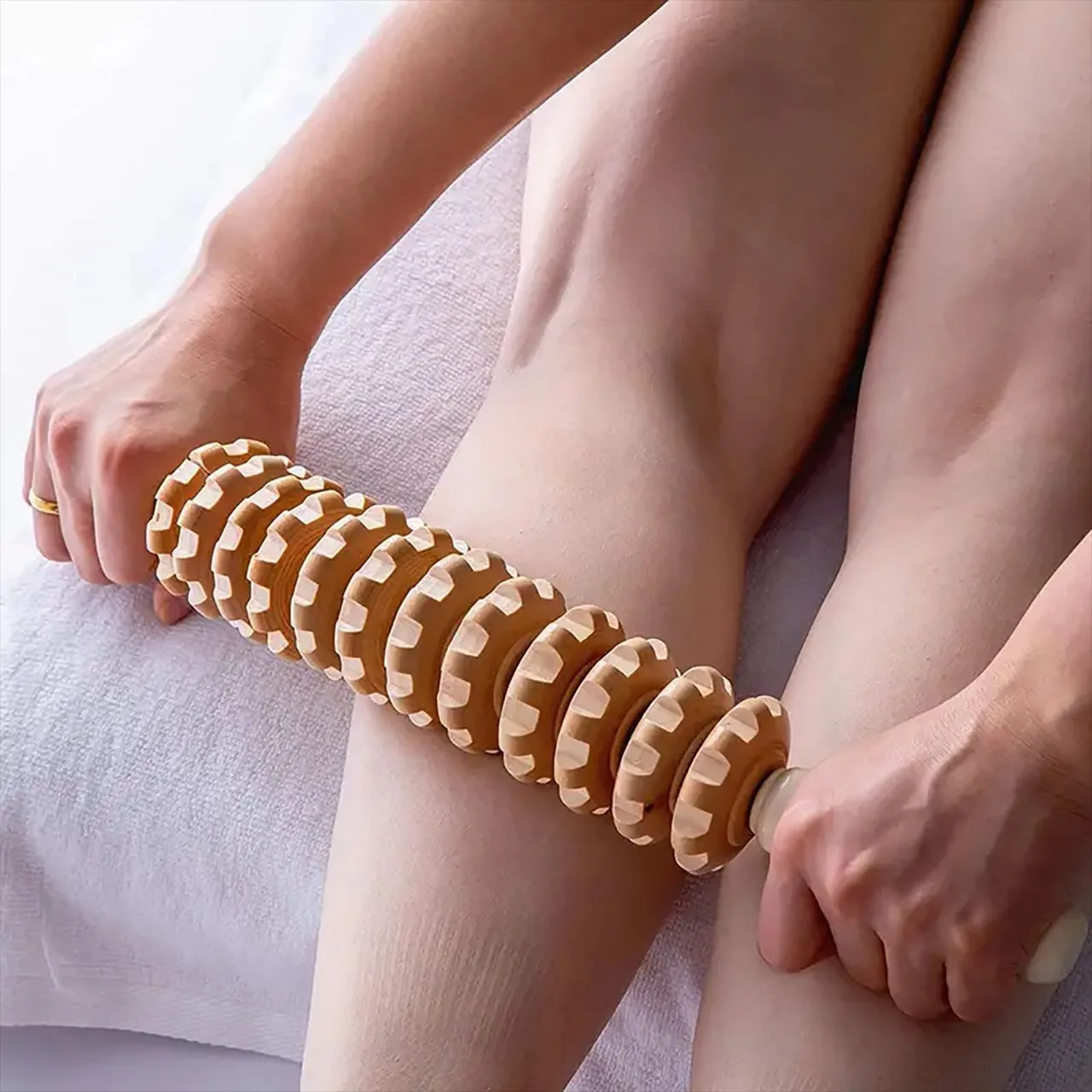 Body Fascia Massager Anti-slip Handle Wood Grooved Gear Arms Legs Thighs Buttocks Smooth Roller Massager for Back Relaxation - Image 3
